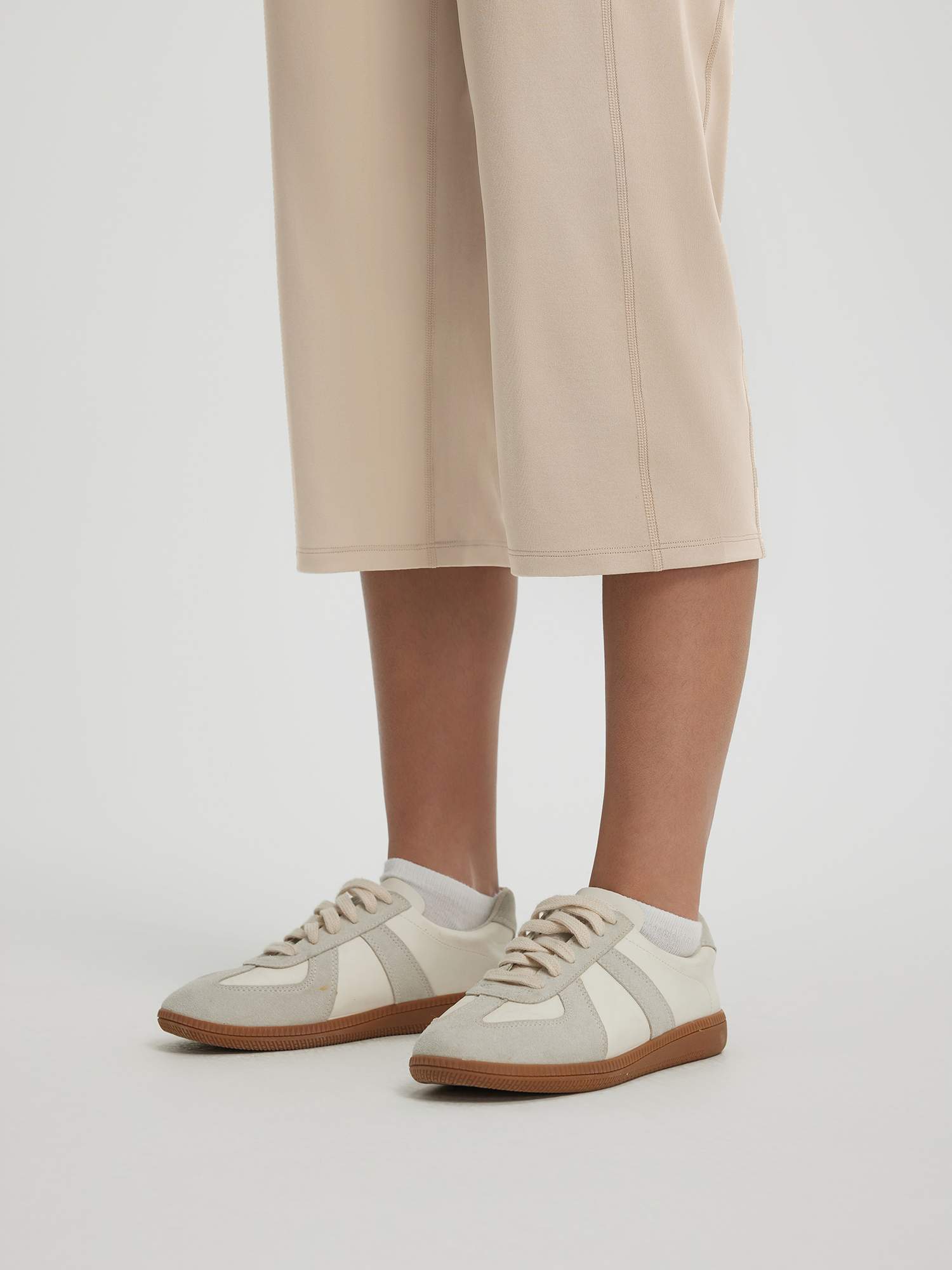 #color_Khaki