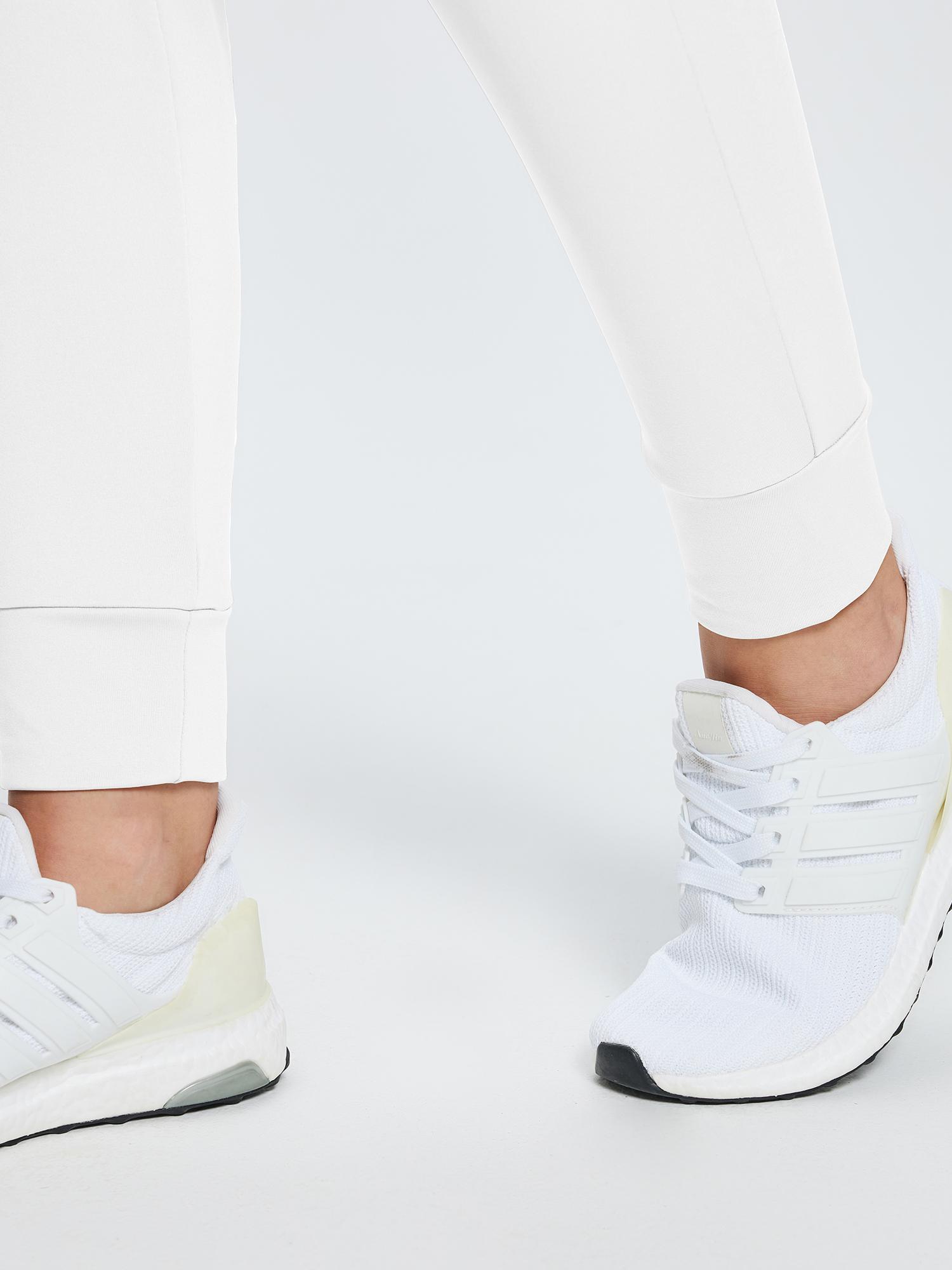 #color_Lucent White